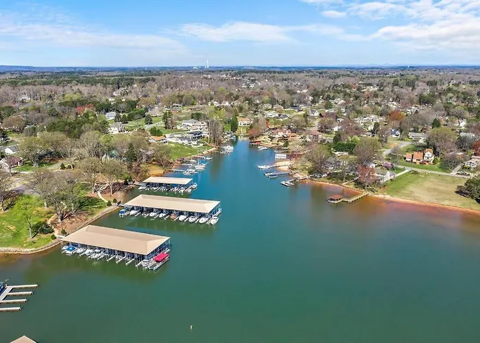 Cozy Lake Home - Jacuzzi King Bed Marina Access