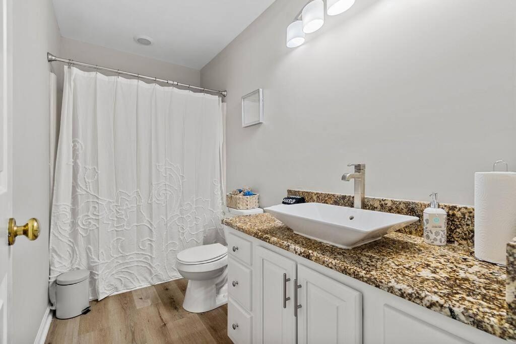 Cozy - Jacuzzi King Bed Marina Access * Mooresville